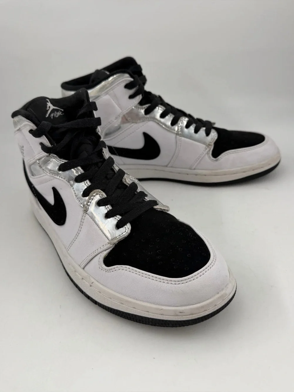 Nike Men’s Air Jordan 1 Mid-SZ 8- White Black Leather Basketball Shoes Sneakers